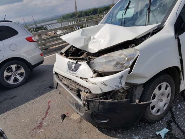 Массовое ДТП: на Затонском мосту в Уфе столкнулись три машины