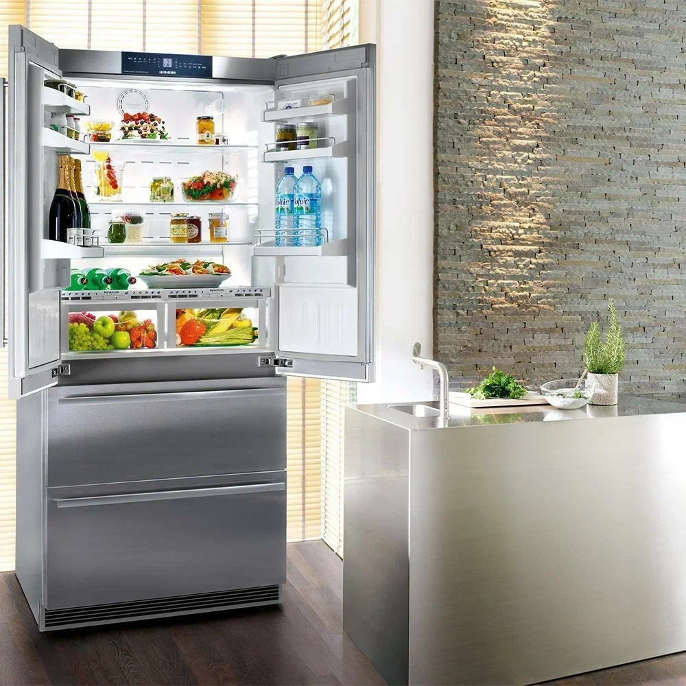 Современный холодильник 